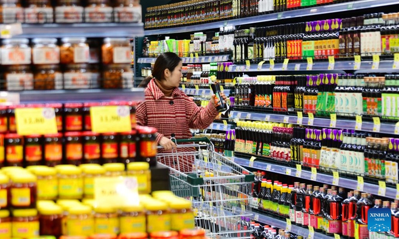 A customer selects condiments at a supermarket in Wuxi, east China's Jiangsu Province, Dec. 9, 2024. China's consumer price index (CPI), a main gauge of inflation, was up 0.2 percent year on year in November, the National Bureau of Statistics said Monday.(Photo: Xinhua)