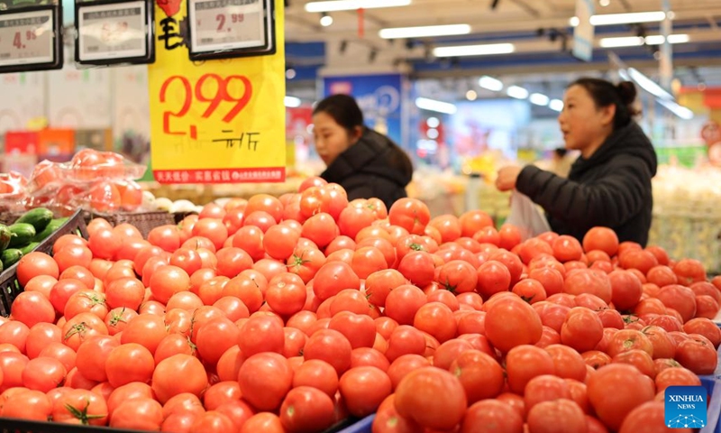 Customers select vegetables at a supermarket in Binzhou, east China's Shandong Province, Dec. 9, 2024. China's consumer price index (CPI), a main gauge of inflation, was up 0.2 percent year on year in November, the National Bureau of Statistics said Monday. (Photo: Xinhua)