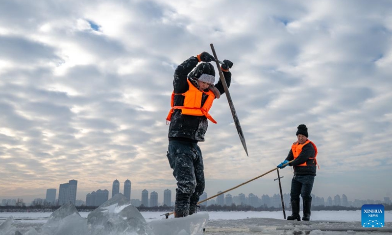 Workers collect ice from the Songhua River in Harbin, capital of northeast China's Heilongjiang Province, Dec. 9, 2024. (Photo: Xinhua)