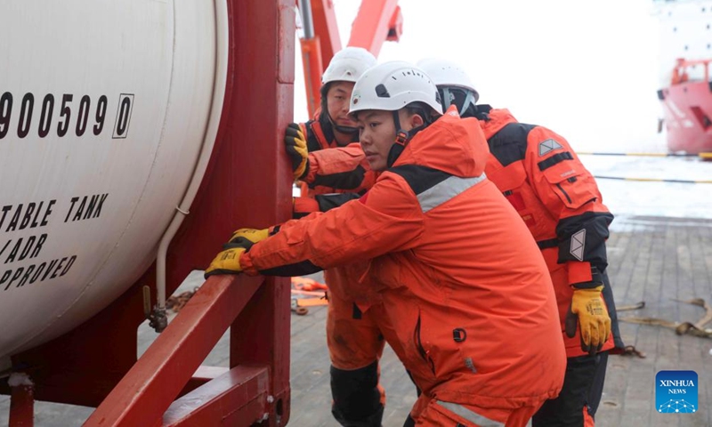Members of China's 41st Antarctic expedition team unload supplies from China's research icebreaker Xuelong 2 in Antarctica, Dec. 8, 2024. (Photo: Xinhua)