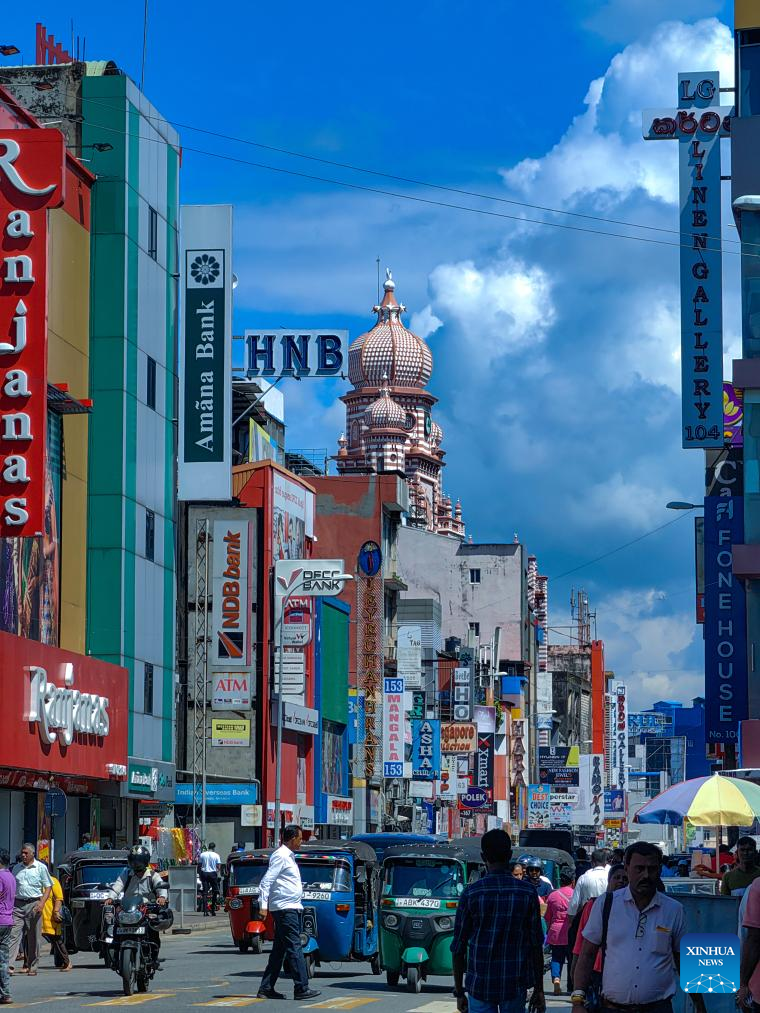 This photo taken with a mobile phone shows a street view of Pettah Market in Colombo, Sri Lanka, Dec. 20, 2024. (Photo: Xinhua)