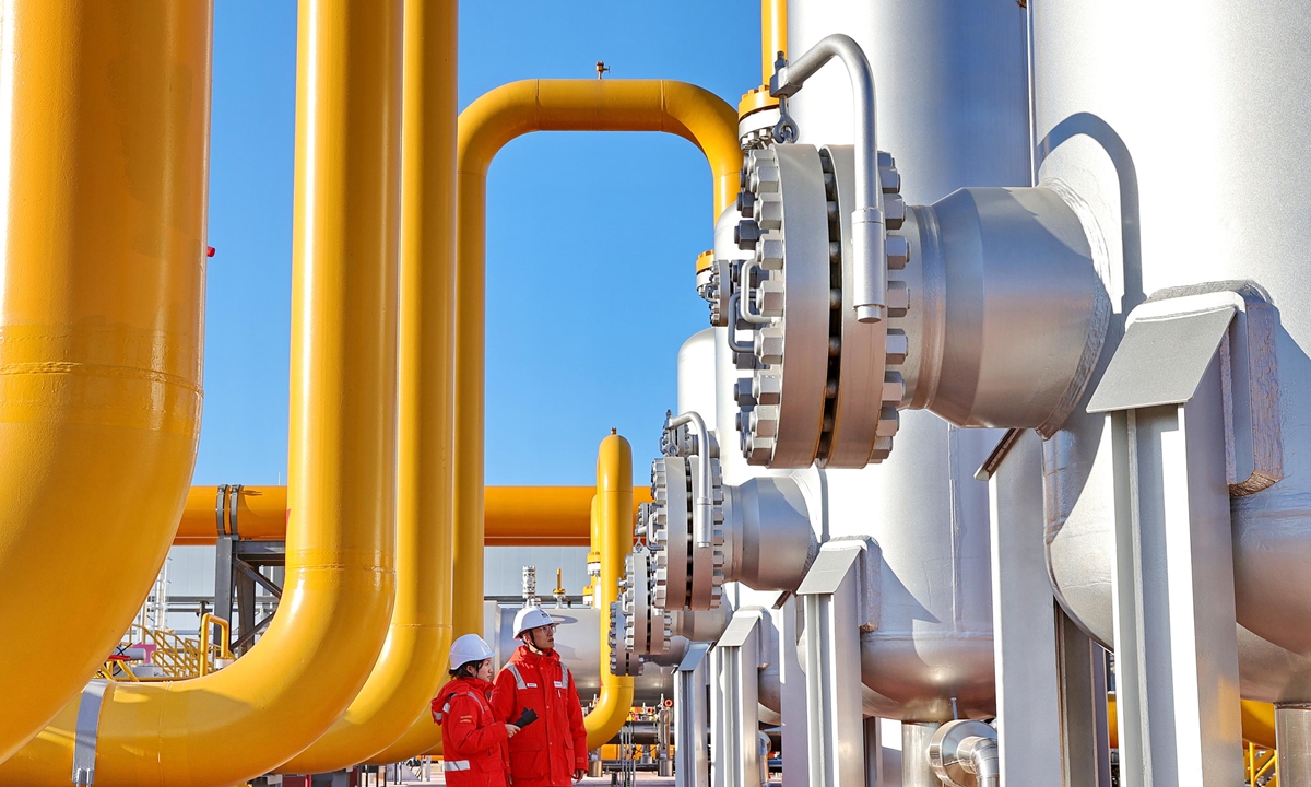 Staff members from PipeChina conduct a daily inspection of the China-Russia east-route natural gas pipeline in Qinhuangdao, North China's Hebei Province on January 3, 2025, aiming to ensure the daily consumption of gas for households in the Beijing-Tianjin-Hebei region?of North China. Photo: VCG