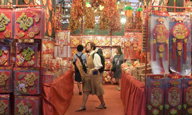 People visit a temporary neighborhood Lunar New Year night market in Singapore's Bukit Panjang on Jan. 6, 2025. (Photo by Then Chih Wey/Xinhua)