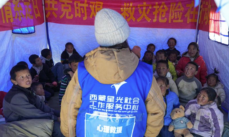 A staff member of social work service center provides psychological counseling for children at a resettlement site of quake-affected residents in a village in Dingri County in Xigaze, southwest China's Xizang Autonomous Region, Jan. 8, 2025.
The search-and-rescue effort has entered its final stage after a 6.8-magnitude earthquake struck Dingri County in southwest China's Xizang Autonomous Region on Tuesday morning, the regional government said on Wednesday.
The focus of work has shifted to the resettlement of quake-affected residents and post-disaster reconstruction, said Hong Li, head of the regional emergency management department at a press conference. (Xinhua/Jigme Dorje)