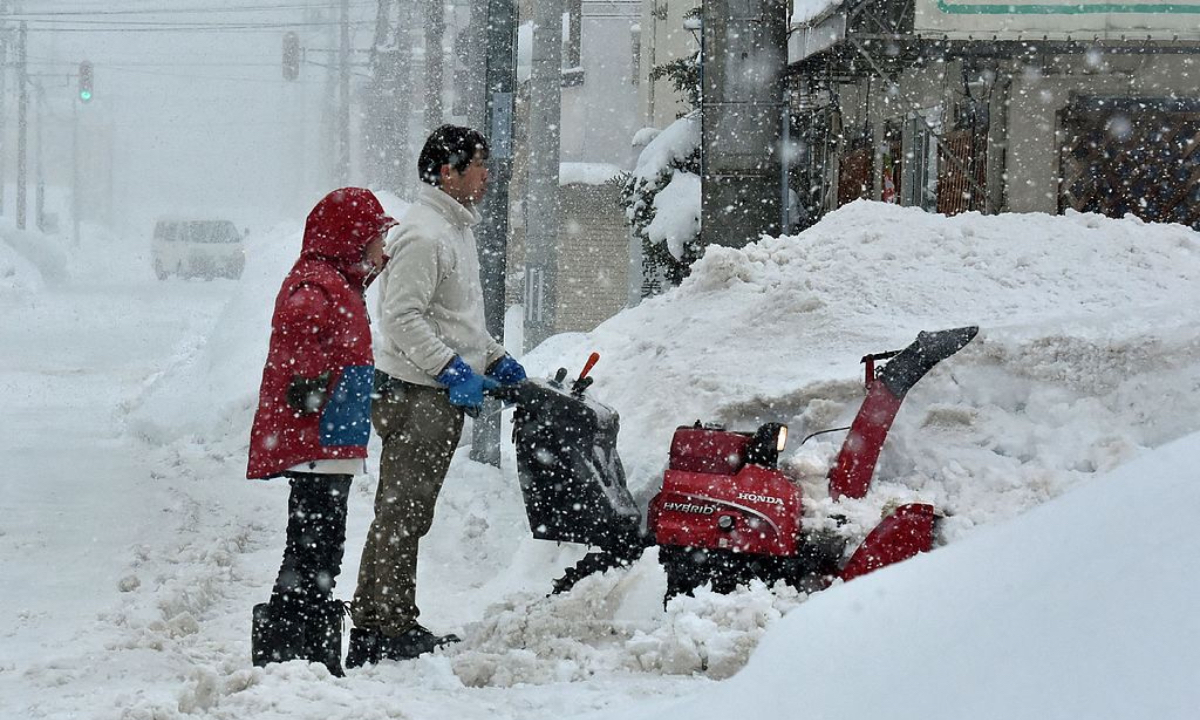 A man uses a snowblower to clear a path after high drifts of snow built up along a street in the northern Japanese city of Aomori on January 9, 2025. Local media reported that the Japan Meteorological Agency was urging cautiondue to heavy snows expected along the Sea of Japan and mountainous areas. Photo: VCG