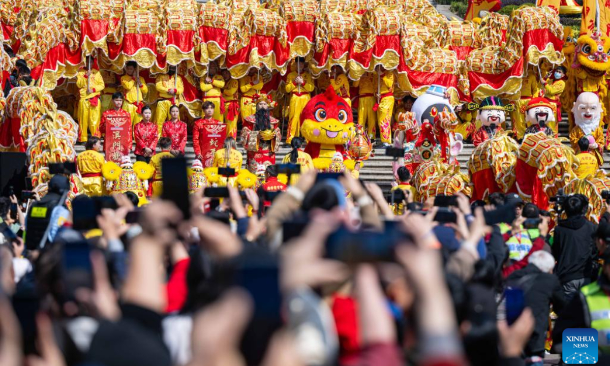 People watch a dragon dance performance during a tour event in celebration of the Chinese New Year in Macao, south China, Jan 29, 2025. Photo:Xinhua