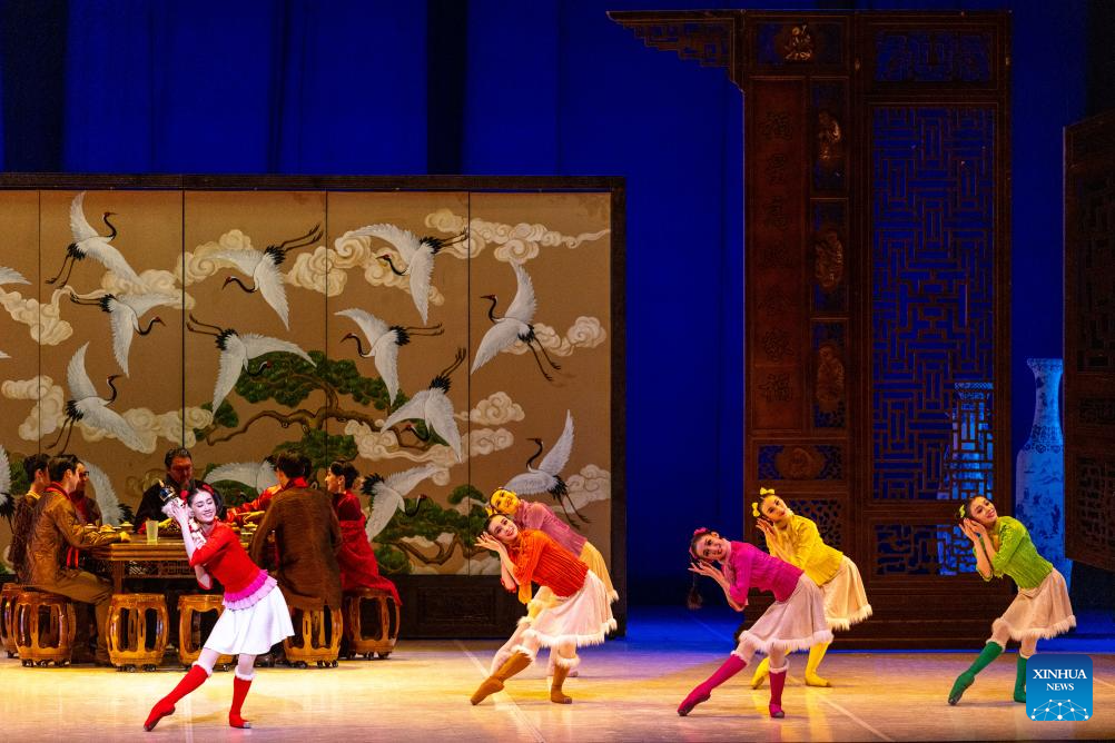 Artists from National Ballet of China perform ballet 