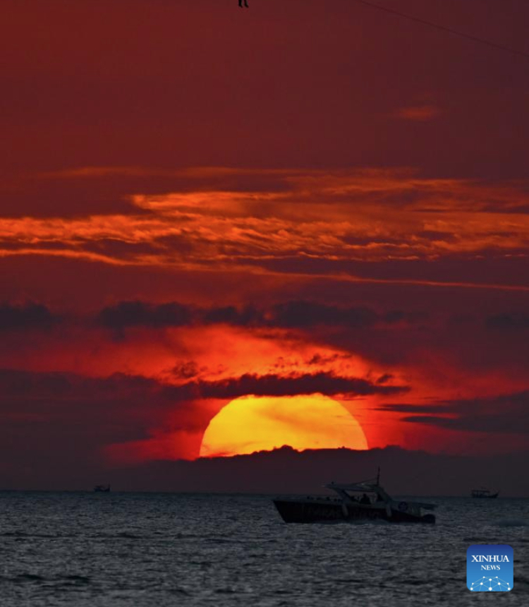 This photo taken on Jan. 17, 2025 shows a sunset view at the Cenang beach in Langkawi, Malaysia. (Xinhua/Cheng Yiheng)