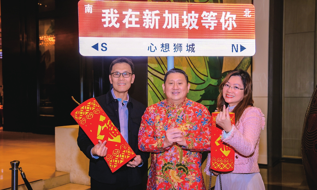 Peter Tan Hai Chuan, Singaporean Ambassador to China (center), extends New Year greetings to Singaporean compatriots in Beijing, on January 7, 2025. Photo: Courtesy of the Embassy of Singapore