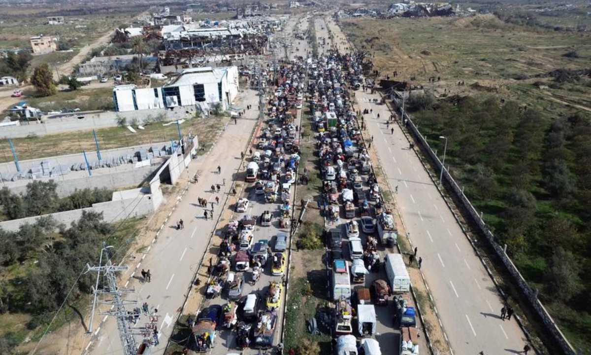 Aerial photo taken on Jan. 27, 2025 shows displaced people on their way home to the north of the Gaza Strip, near al-Nuseirat refugee camp in central Gaza Strip.  (Photo by Rizek Abdeljawad/Xinhua)