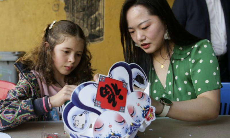 A girl learns to make Spring Festival decorations during the 11th China in My Imagination children's painting contest in Mexico City, Mexico, Jan. 18, 2025. Celebrations and cultural activities are being held around the globe to welcome the upcoming Chinese New Year. (Photo by Francisco Canedo/Xinhua)