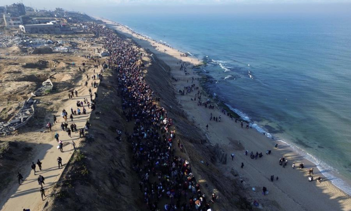 Aerial photo taken on Jan. 27, 2025 shows displaced people on their way home to the north of the Gaza Strip, near al-Nuseirat refugee camp in central Gaza Strip.  (Photo by Rizek Abdeljawad/Xinhua)