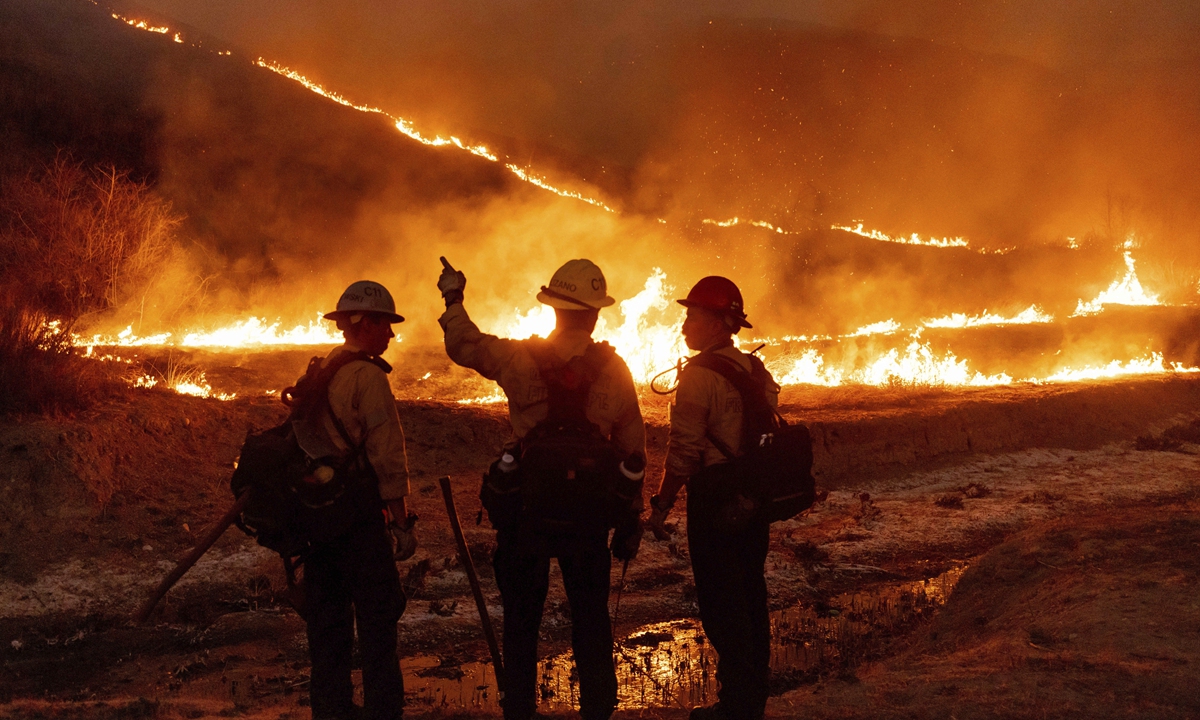 Fire crews battle the Kenneth Fire in the West Hills section of Los Angeles on January 9, 2025. Multiple fires raging across Los Angeles County have caused untold damage and killed at least 10 people. Whole neighborhoods have been devastated, with as many as 10,000 structures destroyed, according to CNN. Photo: VCG