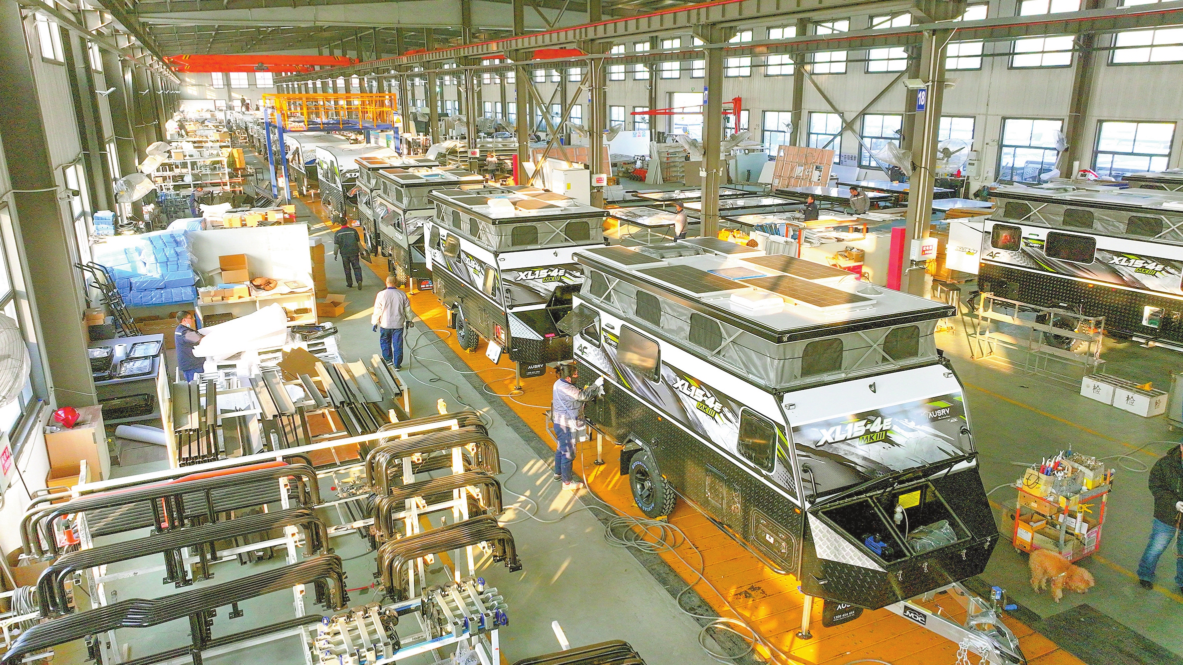 Workers make travel trailers for overseas orders at a vehicle assembly workshop in Weihai, East China's Shandong Province on January 13, 2025. China produced a record 31.28 million vehicles in 2024, an increase of 3.7 percent year-on-year, according to industry data. Photo: VCG