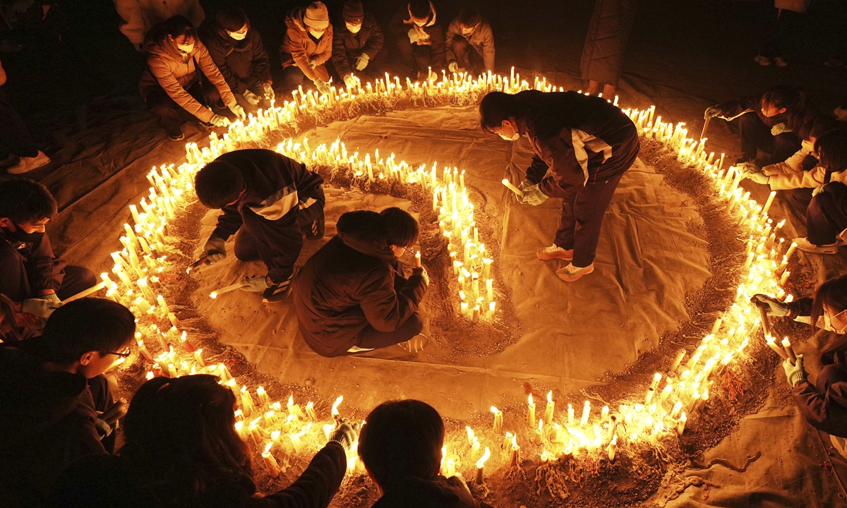 People light candles to commemorate victims on January 16, 2025 in Itami, Hyogo Prefecture, Japan, ahead of the 30th anniversary of the Great Hanshin-Awaji Earthquake, which claimed the lives of 6,434 people, on January 17. Photo: VCG