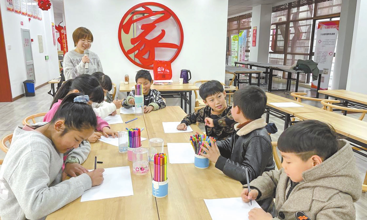 Migrant children in Wenzhou, East China's Zhejiang Province attend an art therapy event, on January 24, 2021. Photo: Courtesy of Yihui Social Work Service Center