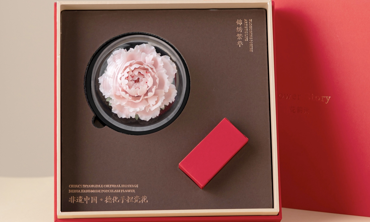 Handcrafted porcelain flowers showcase traditional Chinese intangible cultural heritage. Photo: Courtesy of FlowerStory