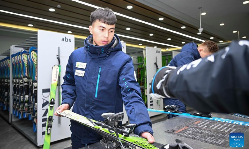 A staff member arranges ski boards at Jiangjunshan Ski Resort in Altay, northwest China's Xinjiang Uygur Autonomous Region, Jan. 24, 2025. (Xinhua/Hu Huhu)