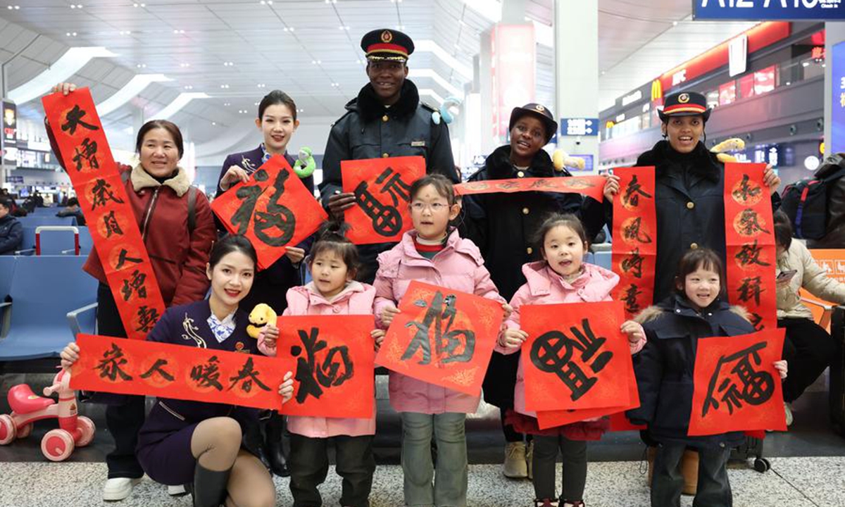 Foreign student volunteers pose for photos with railway workers and passengers at Lanzhou West Railway Station in Lanzhou, northwest China's Gansu Province, Jan. 18, 2025. (Xinhua/Chen Bin)


