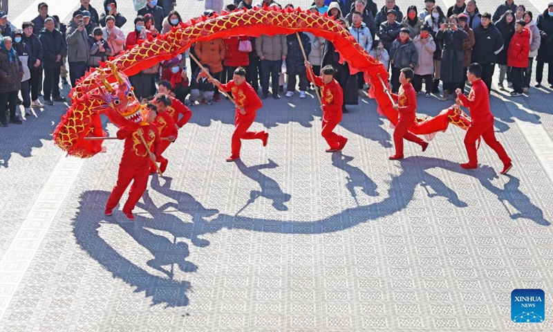 Folk artists stage a dragon dance show in Tancheng County, east China's Shandong Province, Jan. 29, 2025. Various events were held across China on Wednesday to celebrate the Spring Festival. Photo: Xinhua
