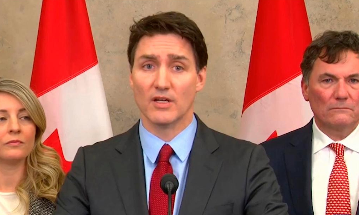 This video screenshot shows Canadian Prime Minister Justin Trudeau (C) speaking to the media in Ottawa, Canada, on Feb. 1, 2025. Canada announced retaliatory tariffs on U.S. imports late Saturday after U.S. President Donald Trump imposed 25-percent tariffs on most Canadian products.

Canada will levy 25-percent tariffs on 30 billion Canadian dollars (21 billion U.S. dollars) worth of American goods as of Tuesday, Trudeau said after chairing the Cabinet meeting and hosting a virtual meeting with provincial and territorial premiers.

Trudeau said the tariffs would then be applied to another 125 billion Canadian dollars worth of goods in 21 days. (Xinhua)