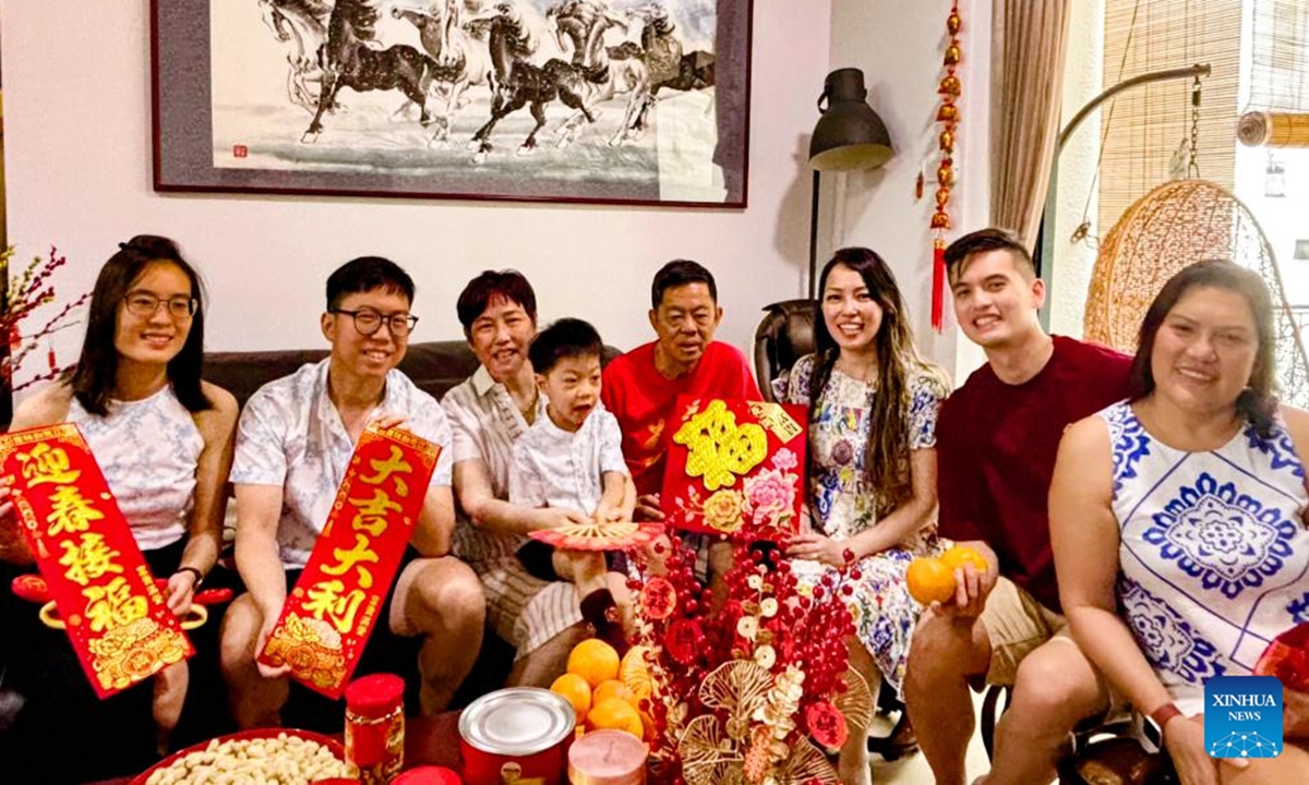 Minnie Ang (3rd R) celebrates the Spring Festival with her family members in her apartment in Singapore on Feb. 1, 2025. (Xinhua)