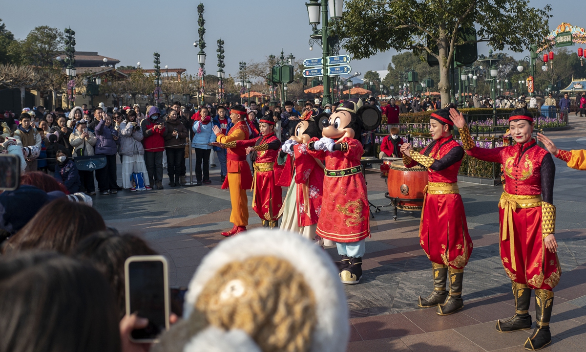 Visitors watch the Chinese New Year drum ceremony at Shanghai Disneyland on January 19, 2025. Photo: VCG