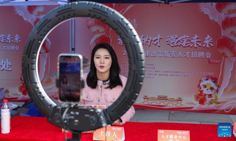 A livestreamer introduces job recruitment requirements of companies in a livestreaming session at a job fair held in Jiande City, east China's Zhejiang Province, Feb. 6, 2025. A job fair was held here on Thursday. Over 120 enterprises from a variety of industries such as new energy, new materials, intelligent manufacturing and biomedicine participated in the job fair, providing more than 3,000 jobs. (Xinhua/Xu Yu)