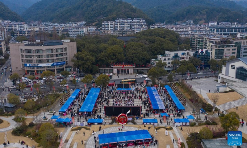 An aerial drone photo taken on Feb. 6, 2025 shows a job fair held in Jiande City, east China's Zhejiang Province. A job fair was held here on Thursday. Over 120 enterprises from a variety of industries such as new energy, new materials, intelligent manufacturing and biomedicine participated in the job fair, providing more than 3,000 jobs. (Xinhua/Xu Yu)