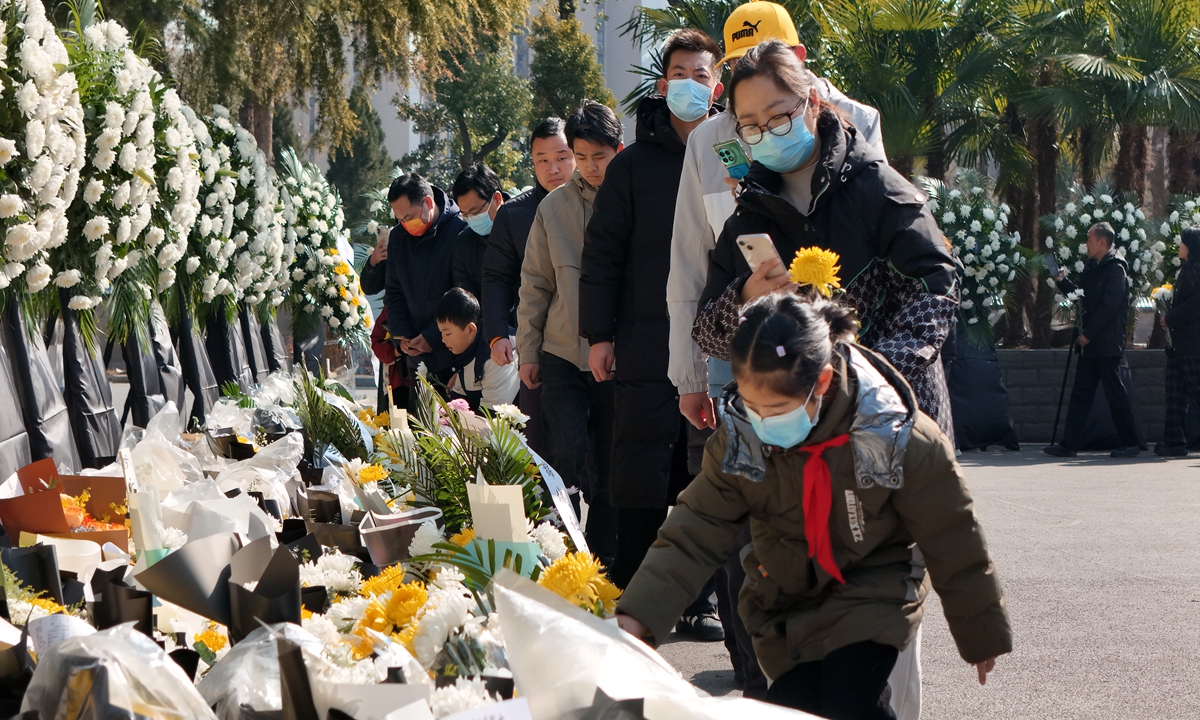 The farewell ceremony for Huang Xuhua, chief designer of China's first-generation nuclear submarines, is held at Wuchang Funeral Home in Wuhan, Central China's Hubei Province on February 10, 2025, with many people lining up to lay flowers in remembrance of him. Photo: VCG