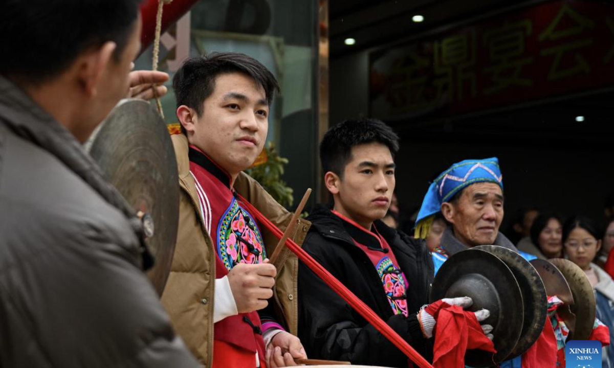 Folk artists of Lichuan Dengge perform in Baiyangba Town, Lichuan City, Enshi Tujia and Miao Autonomous Prefecture, central China's Hubei Province, Feb. 6, 2025. Lichuan Dengge, originated from Lichuan City of Hubei Province, is a vibrant traditional folk art performed during festivals with colorful props like dragon boats and lantern carts. It features lively songs and interactive performances, reflecting the rich cultural heritage of the Tujia ethnic group. In 2011, Lichuan Dengge was listed among the third batch of national intangible cultural heritage. (Xinhua/Du Zixuan)