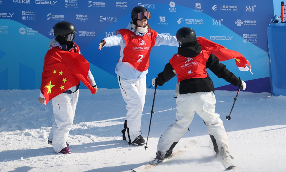 (From left) Han Linshan, Yang Ruyi and Liu Mengting of China celebrate after the freestyle skiing women's slopestyle final at the 9th Asian Winter Games in Yabuli, Northeast China's Heilongjiang Province, on February 11, 2025. Photo: Chen Tao/GT