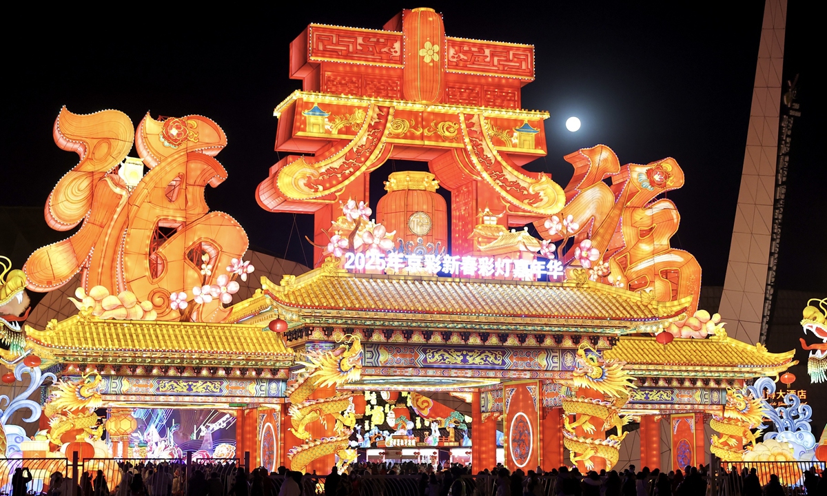 People visit a lantern fair at Beijing Garden Expo Park on February 12, 2025, the Lantern Festival. More than 100,000 lanterns light up the night sky. Photo: VCG