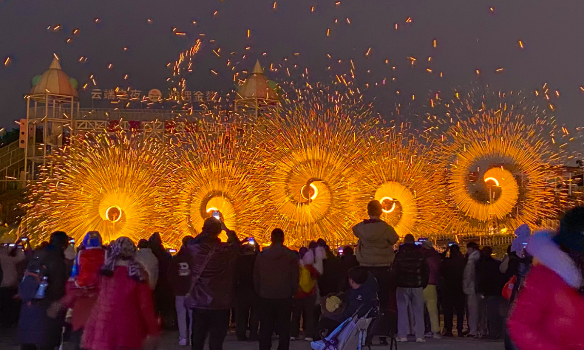 The dazzling display of molten iron flower fireworks, a traditional Chinese folk art preserved as a national intangible cultural heritage, is staged in Southwest China's?Chongqing?Municipality on February 7, to celebrate the Chinese New Year. Photo: VCG