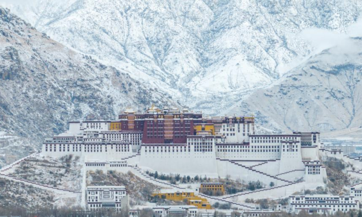 An aerial drone photo taken on Feb. 16, 2025 shows the snow scenery of the Potala Palace in Lhasa, southwest China's Xizang Autonomous Region. (Xinhua/Tenzin Nyida)