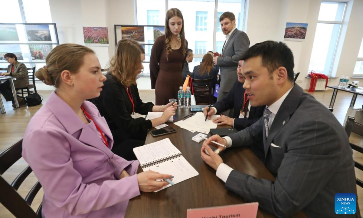 Representatives of travel agencies from China and Belarus negotiate business at a tourism workshop in Minsk, Belarus, Feb. 19, 2025. The Chinese Embassy in Belarus and the Ministry of Sports and Tourism of Belarus have co-hosted a workshop for tour operators at the Chinese Cultural Center in Minsk.

The event on Wednesday brought together representatives from about 30 travel agencies and airlines from China and Belarus to explore opportunities for tourism and cultural collaboration. (Photo by Henadz Zhinkov/Xinhua)