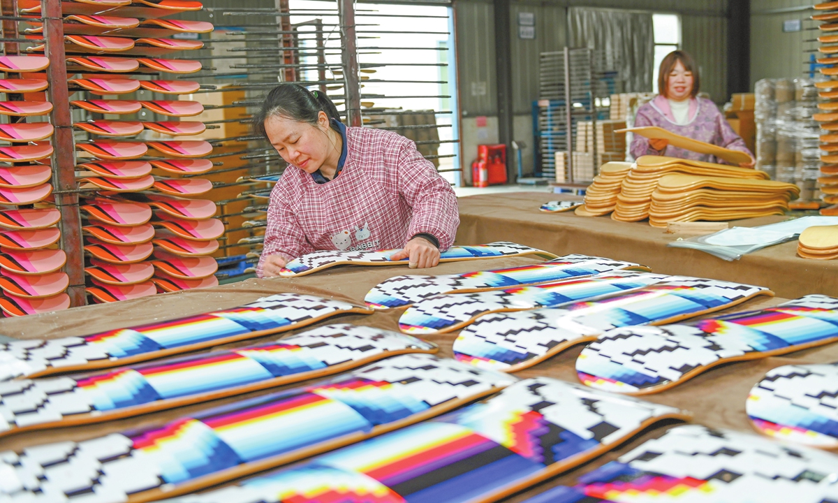 Workers make bamboo skateboards at a workshop in Suining county, Shaoyang, Central China's Hunan Province on February 17, 2025. The local manufacturing sector has taken full advantage of local abundant bamboo resources, developed various bamboo products and fostered a specialized industry cluster. Photo: VCG
