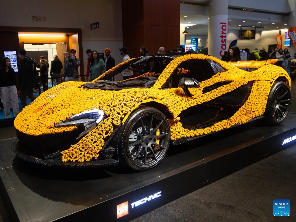 People view a life-size LEGO Technic McLaren P1 supercar (L) at the 2025 Canadian International AutoShow in Toronto, Canada, Feb. 18, 2025. Consisting of 342,817 LEGO Technic elements, a life-size model of McLaren P1 supercar is on display at the annual 10-day show starting from Feb. 14. (Photo: Xinhua)