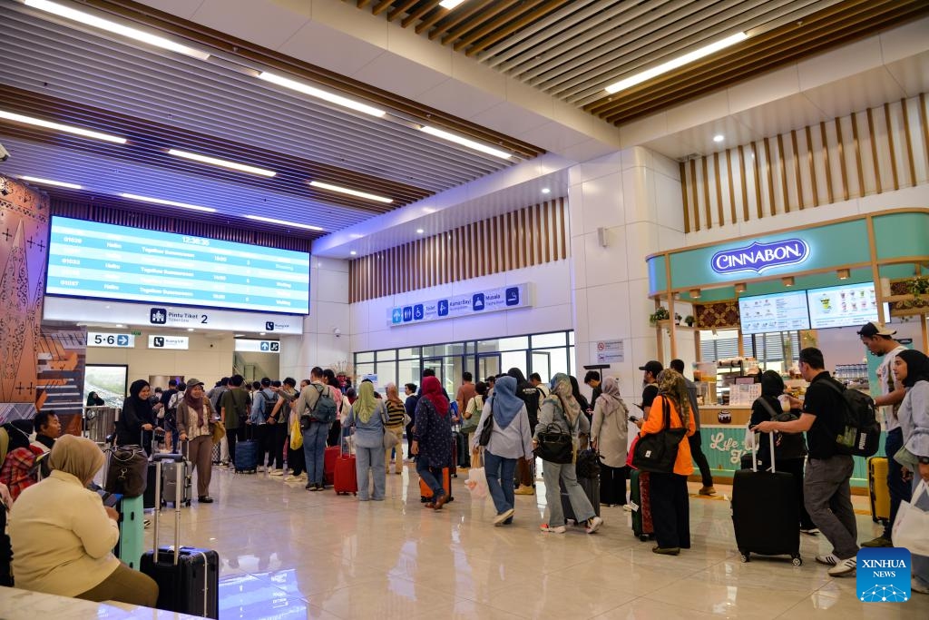 Passengers check in at Halim Station of Jakarta-Bandung High-Speed Railway in Jakarta, Indonesia, Feb. 17, 2025. The Jakarta-Bandung High-Speed Railway (Whoosh) has transported 8.01 million passengers as of Monday since its commercial launch on Oct. 17, 2023, according to PT Kereta Cepat Indonesia China (KCIC) on Tuesday. (Photo: Xinhua)