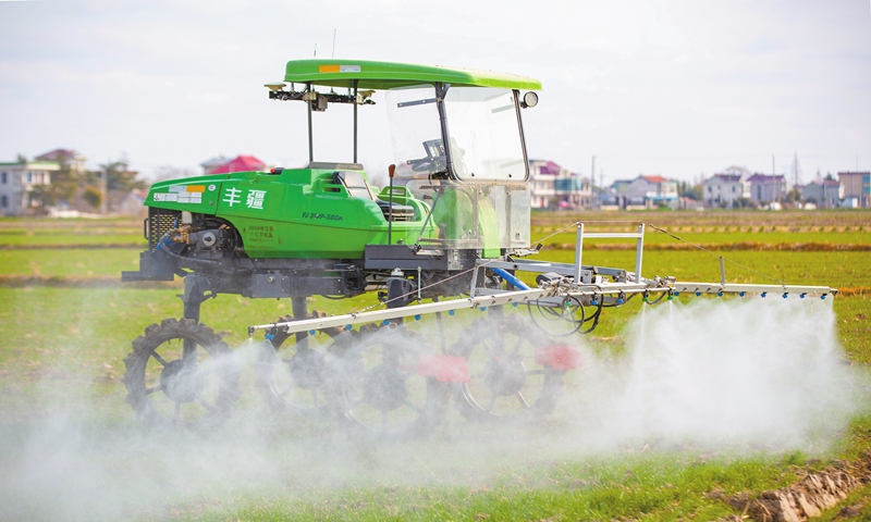 An unmanned plant protection machine carries out pest control operations on wheat in a high-standard farmland in Nantong, East China's Jiangsu Province, on February 20, 2025. The local district has accelerated the transformation and upgrading of agricultural mechanization and machinery, and the wide adoption of intelligent agricultural machinery has improved production efficiency. 