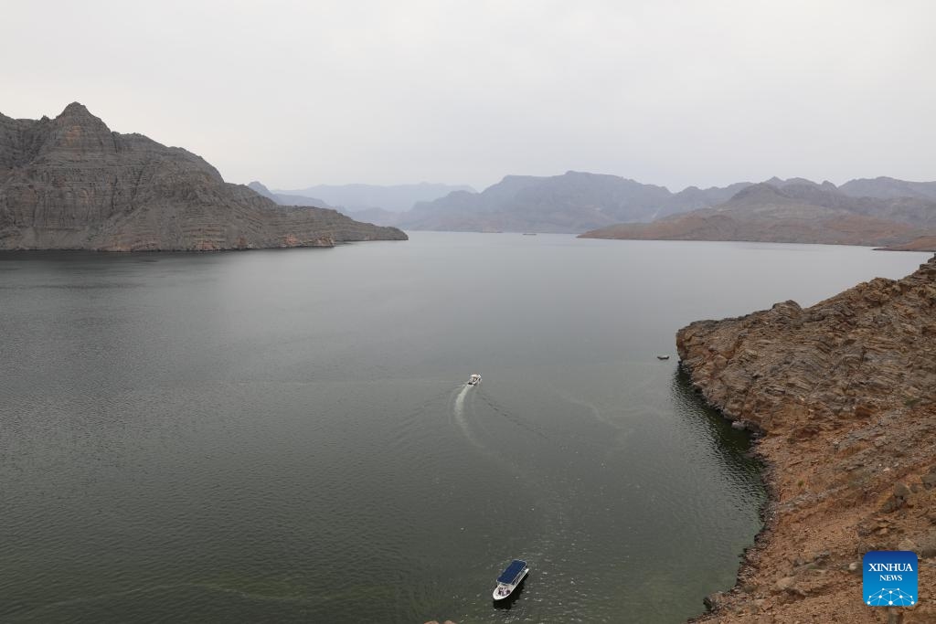 This photo taken on Feb. 18, 2025 shows boats sailing in waters in the Musandam Fjords in Oman. With steep cliffs, winding bays, and crystal-clear waters, the Musandam Fjords, located at the northernmost tip of Oman, is one of the most beautiful coastlines in the Middle East (Photo: Xinhua)