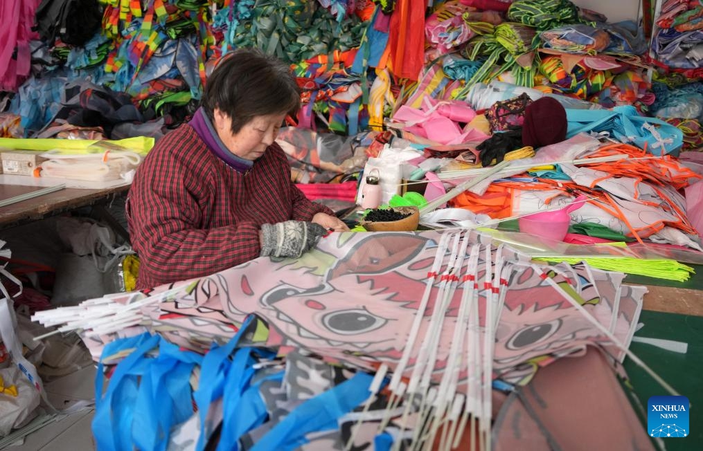 A worker makes kites at a company in Wangjiazhuangzi Village of Fangzi District in Weifang City, east China's Shandong Province, Feb. 18, 2025. Weifang is home to more than 600 kite manufacturers, with their annual output value exceeding two billion yuan (about 274.6 million U.S. dollars) and their products sold to over 50 countries and regions. (Photo: Xinhua)