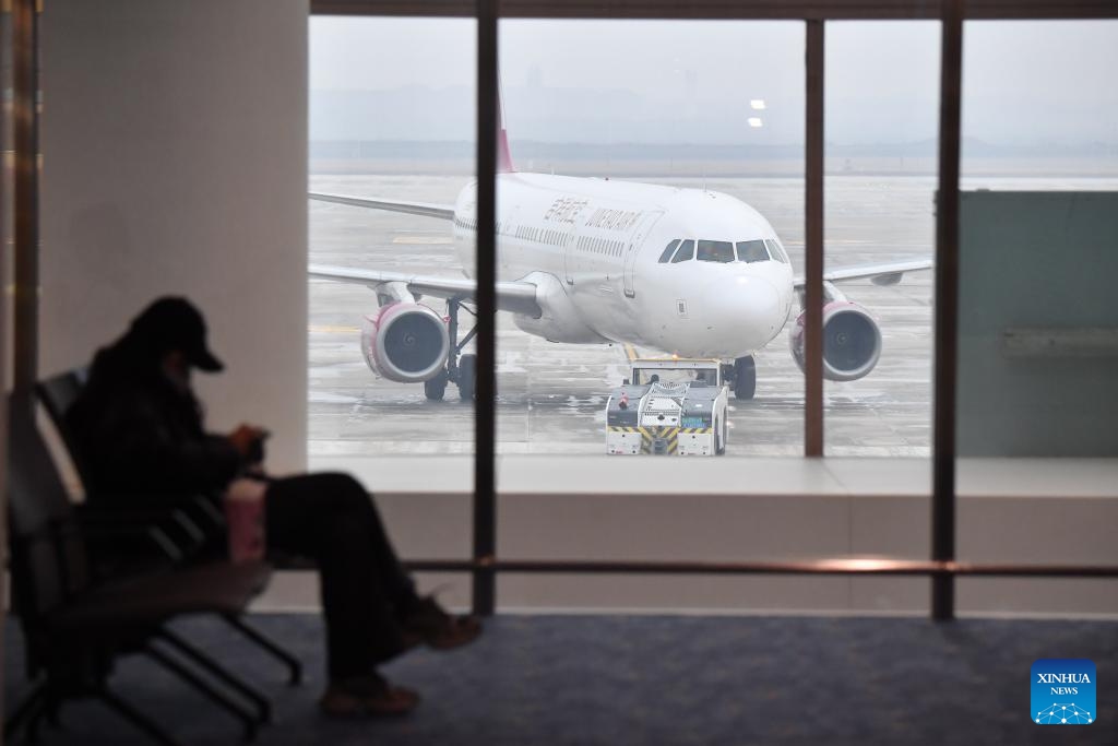 A passenger waits for boarding at Terminal 5 of Xianyang International Airport in Xi'an, capital of northwest China's Shaanxi Province, Feb. 20, 2025. The Terminal 5 of the Xianyang International Airport was officially put into operation on Thursday. Covering an area of 705,500 square meters, which is bigger than the total areas of the T1, T2 and T3 terminals, Terminal 5 allows the same floor departure of domestic and international passengers. It also sets up a museum to display cultural relics unearthed in Shaanxi. (Photo: Xinhua)