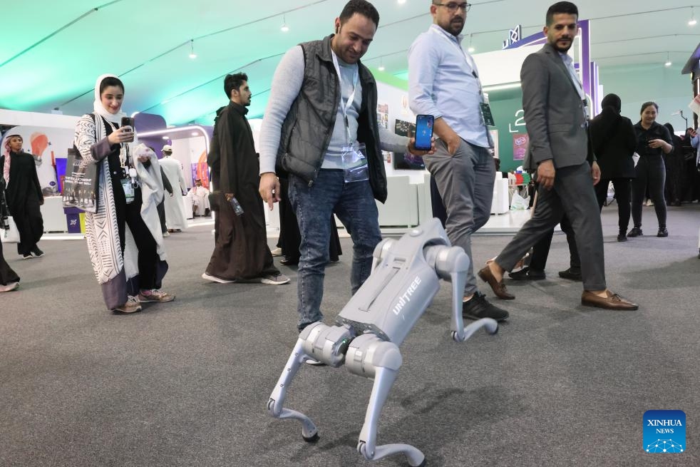 People watch the performance of a robot dog launched by the Chinese company, Unitree Robotics, at the Future of Media Exhibition in Riyadh, Saudi Arabia, on Feb. 20, 2025. A lively crowd frequently erupted into cheers and laughter, as a Chinese robot dog captivated onlookers with its dance moves at the Future of Media Exhibition, which was held alongside the Saudi Media Forum in Riyadh from Wednesday to Friday. (Photo: Xinhua)
