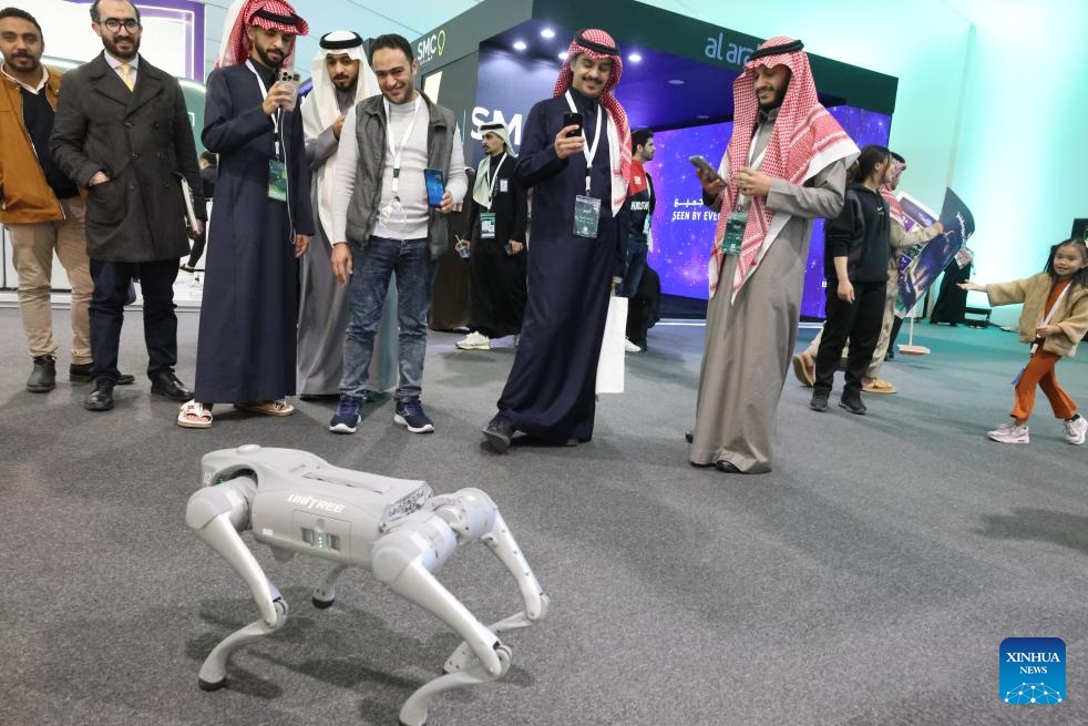 People watch the performance of a robot dog launched by the Chinese company, Unitree Robotics, at the Future of Media Exhibition in Riyadh, Saudi Arabia, on Feb. 20, 2025. A lively crowd frequently erupted into cheers and laughter, as a Chinese robot dog captivated onlookers with its dance moves at the Future of Media Exhibition, which was held alongside the Saudi Media Forum in Riyadh from Wednesday to Friday. (Photo: Xinhua)