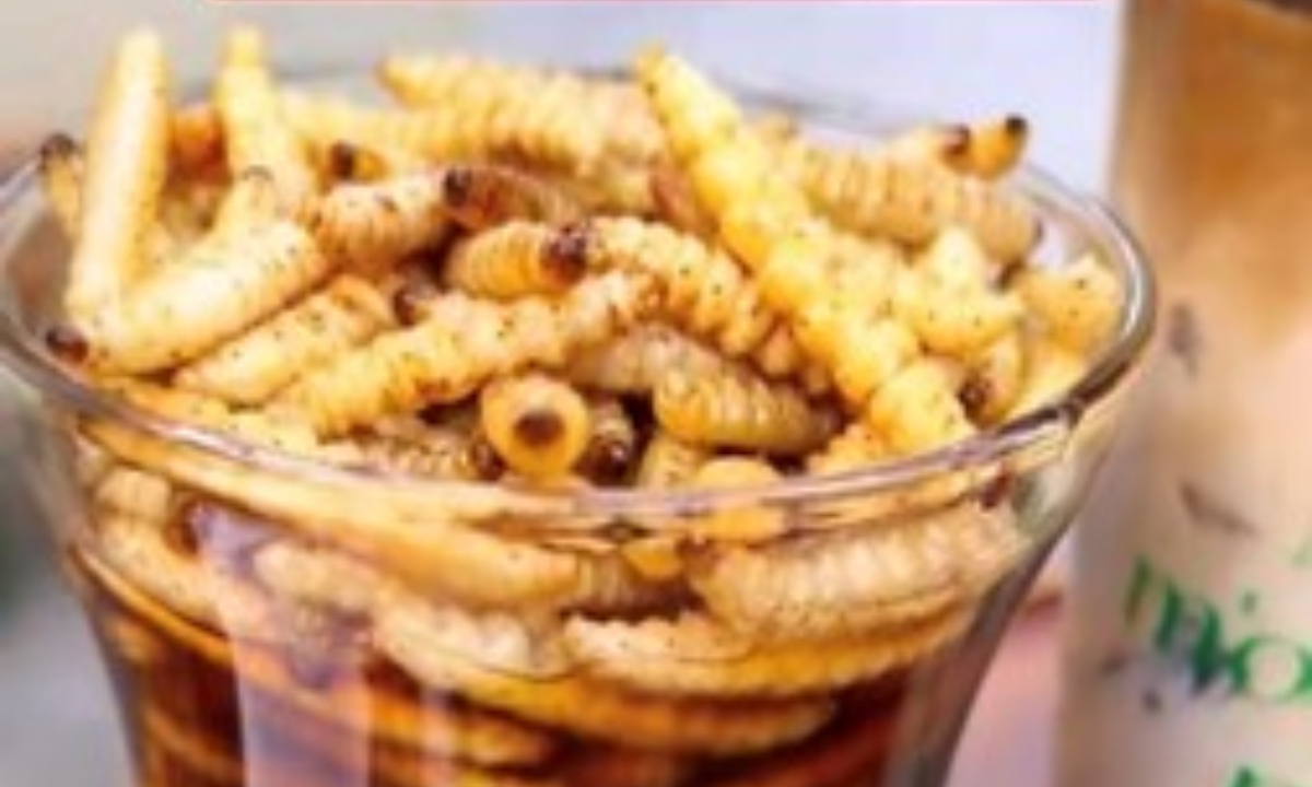 A coffee shop in Pu'er, Southwest China's Yunnan Province, serves up insect infused coffee. Photo: Screenshot from media reports