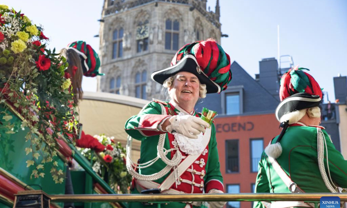 A reveler casts candies to the crowd during the Rose Monday carnival parade in Cologne, Germany, March 3, 2025. Rose Monday is the biggest one of its kind held during the annual carnival season in this city of historical heritages. (Xinhua/Zhang Fan)