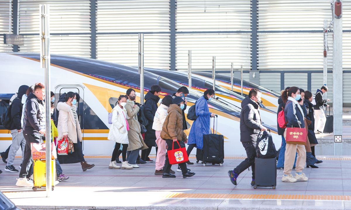 Passengers walk at a train platform of Beijing North Railway Station on February 22, 2025, the last day of 2025 Spring Festival travel rush. Photo: VCG