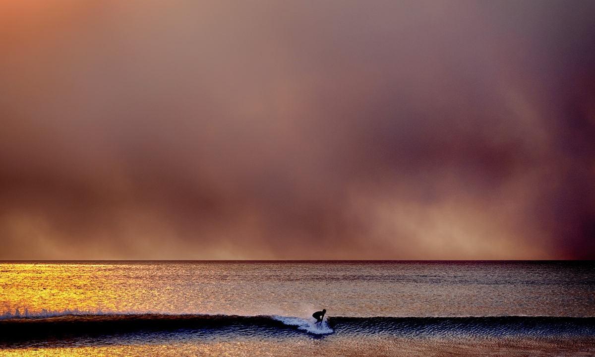 Some US NGO staffers and children gather in New York holding a creative, friendly activity ahead of Climate Week and the Global Summit of the Future, on September 21, 2024. Photo: VCG