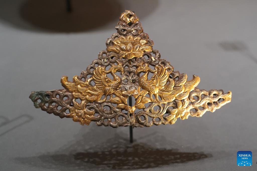 This photo taken on Feb. 26, 2025 shows a hairpin from Tang Dynasty (618-907) at a relics museum inside the Xi'an Xianyang International Airport in Xi'an, northwest China's Shaanxi Province. A museum for cultural relics unearthed at different phases during the construction of Xi'an Xianyang International Airport, the largest one of its kind in northwest China, opened to the public at the airport on Wednesday. (Photo: Xinhua)